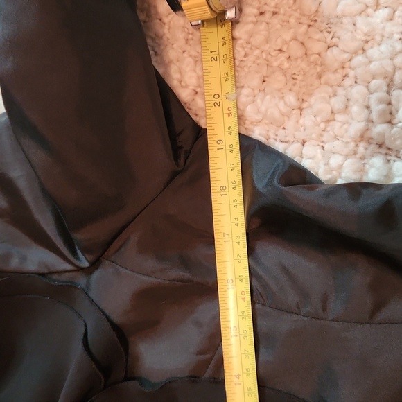 Samuel Dong trench with ruffles and Rosetta embellishment - Picture 3 of 10